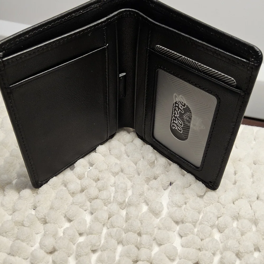 NWOt Zitahli mens Black Leather Wallet